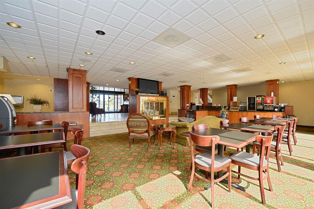 Best Western Detroit Ливония Ресторант снимка
