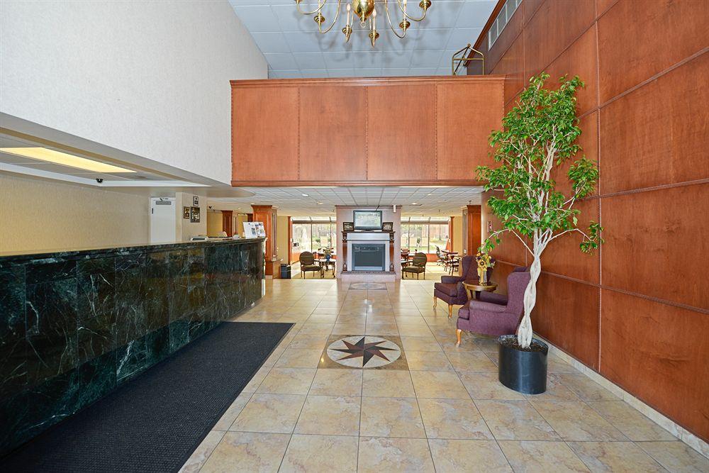 Best Western Detroit Ливония Интериор снимка