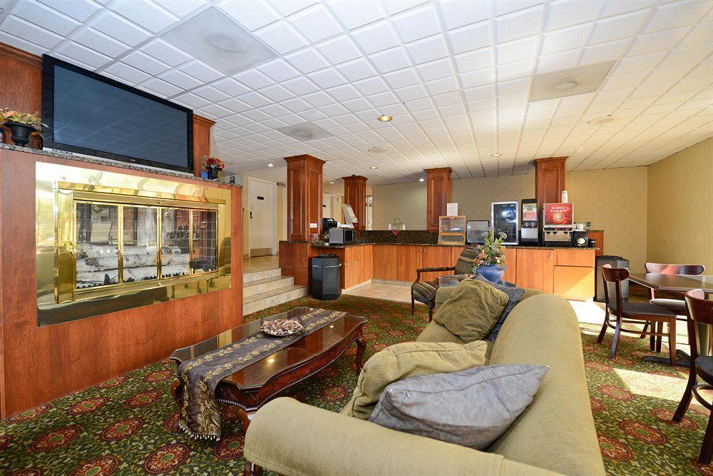 Best Western Detroit Ливония Ресторант снимка