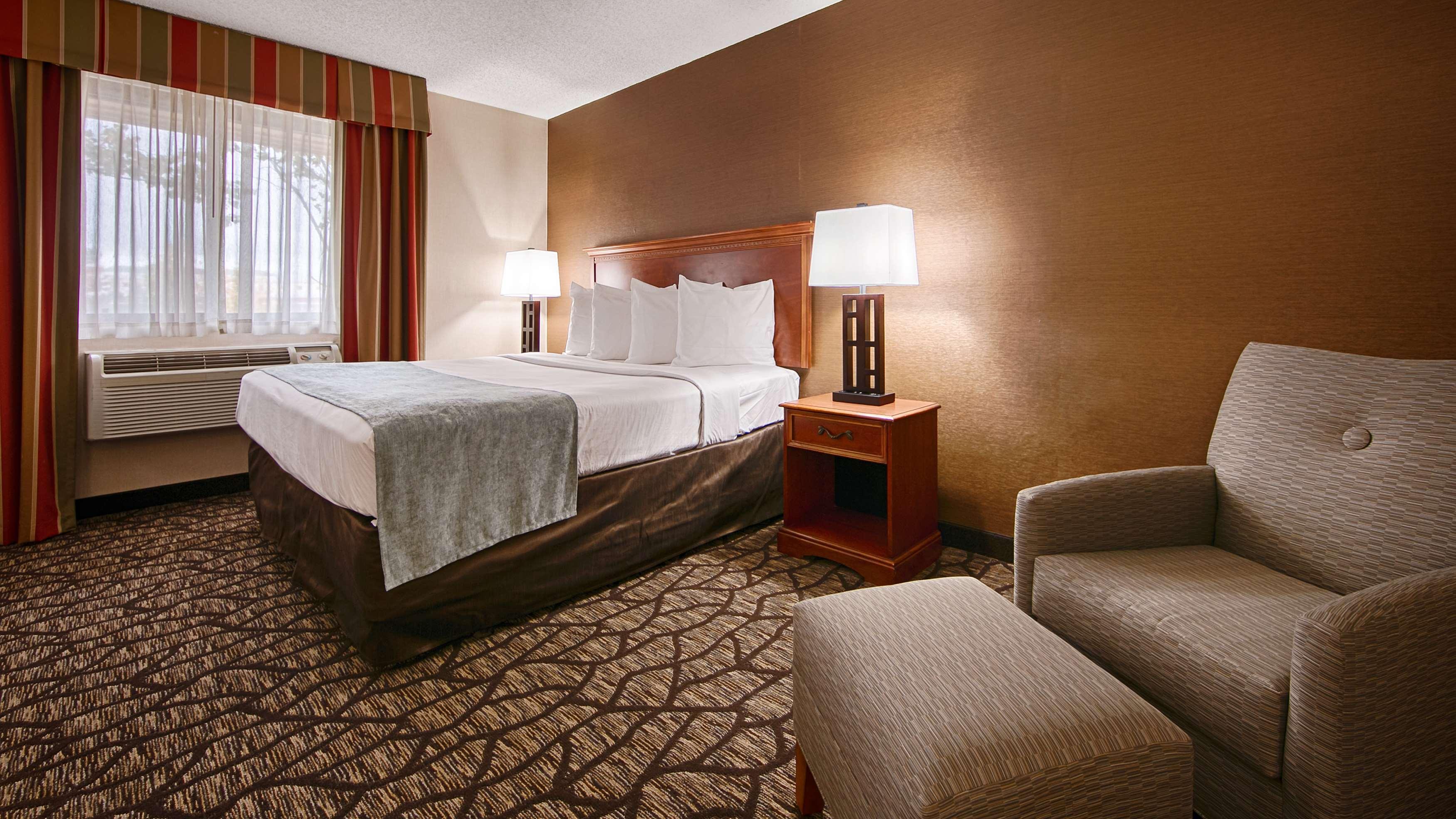 Best Western Detroit Ливония Екстериор снимка