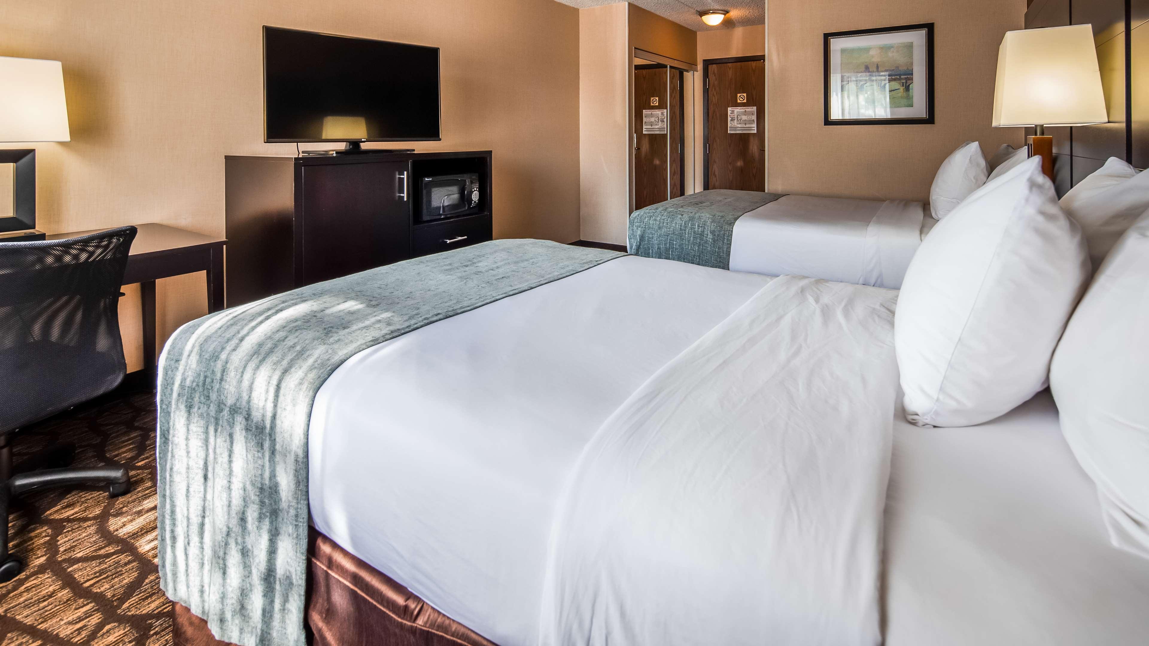 Best Western Detroit Ливония Екстериор снимка