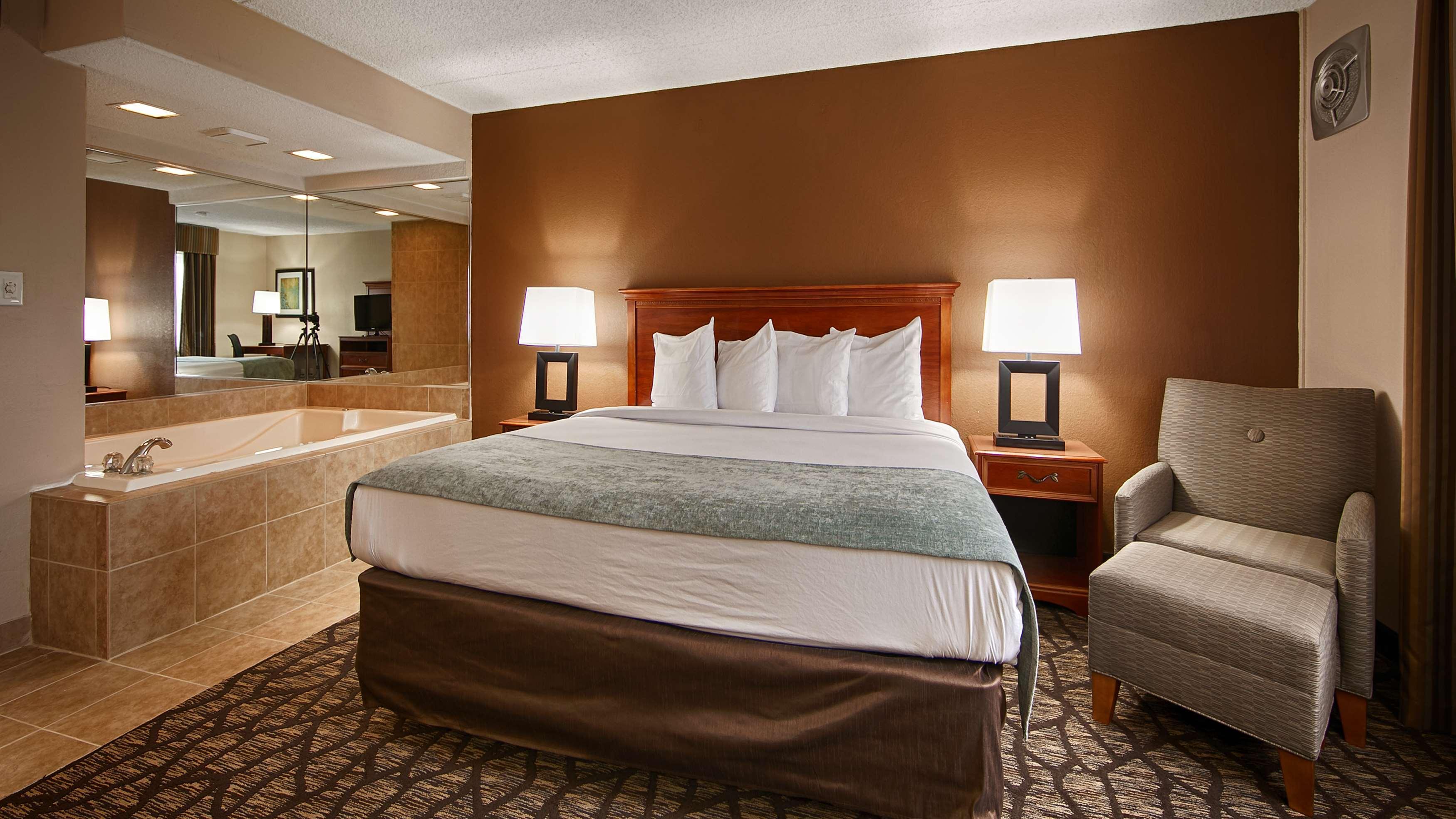 Best Western Detroit Ливония Екстериор снимка