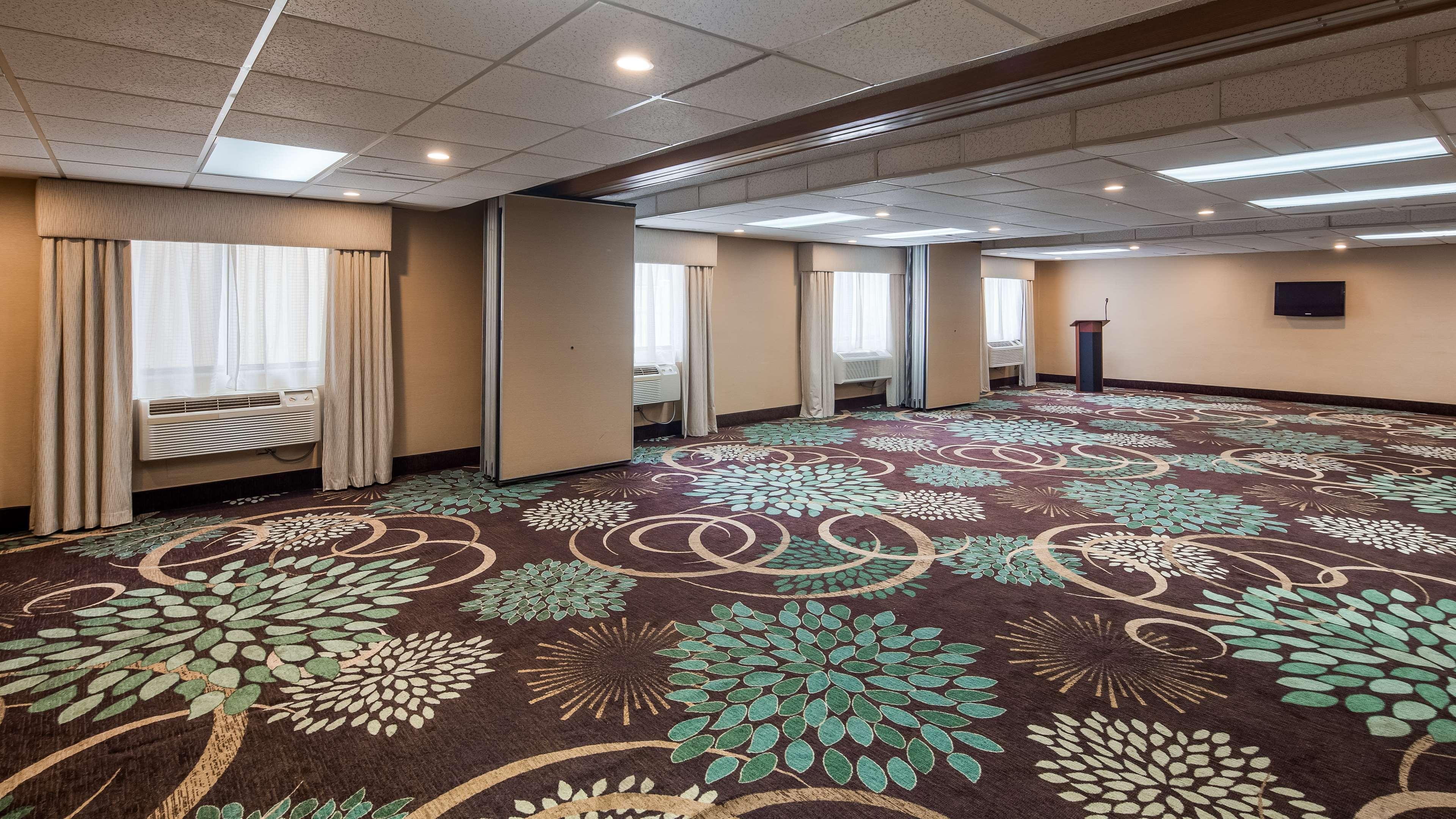 Best Western Detroit Ливония Екстериор снимка