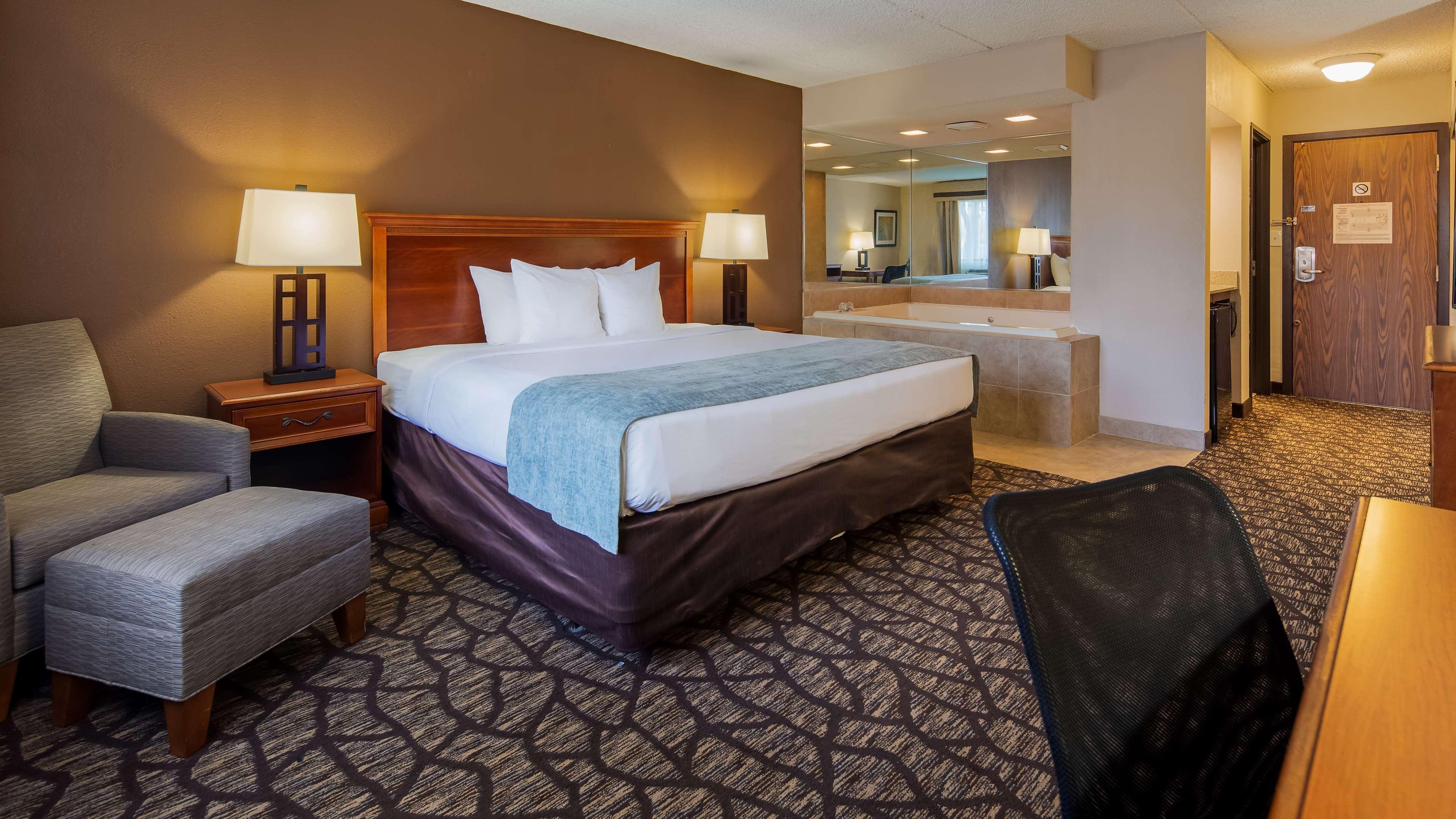 Best Western Detroit Ливония Екстериор снимка