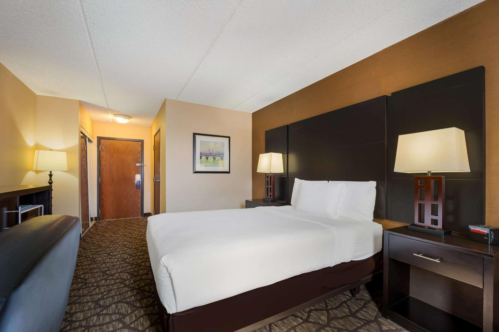 Best Western Detroit Ливония Екстериор снимка