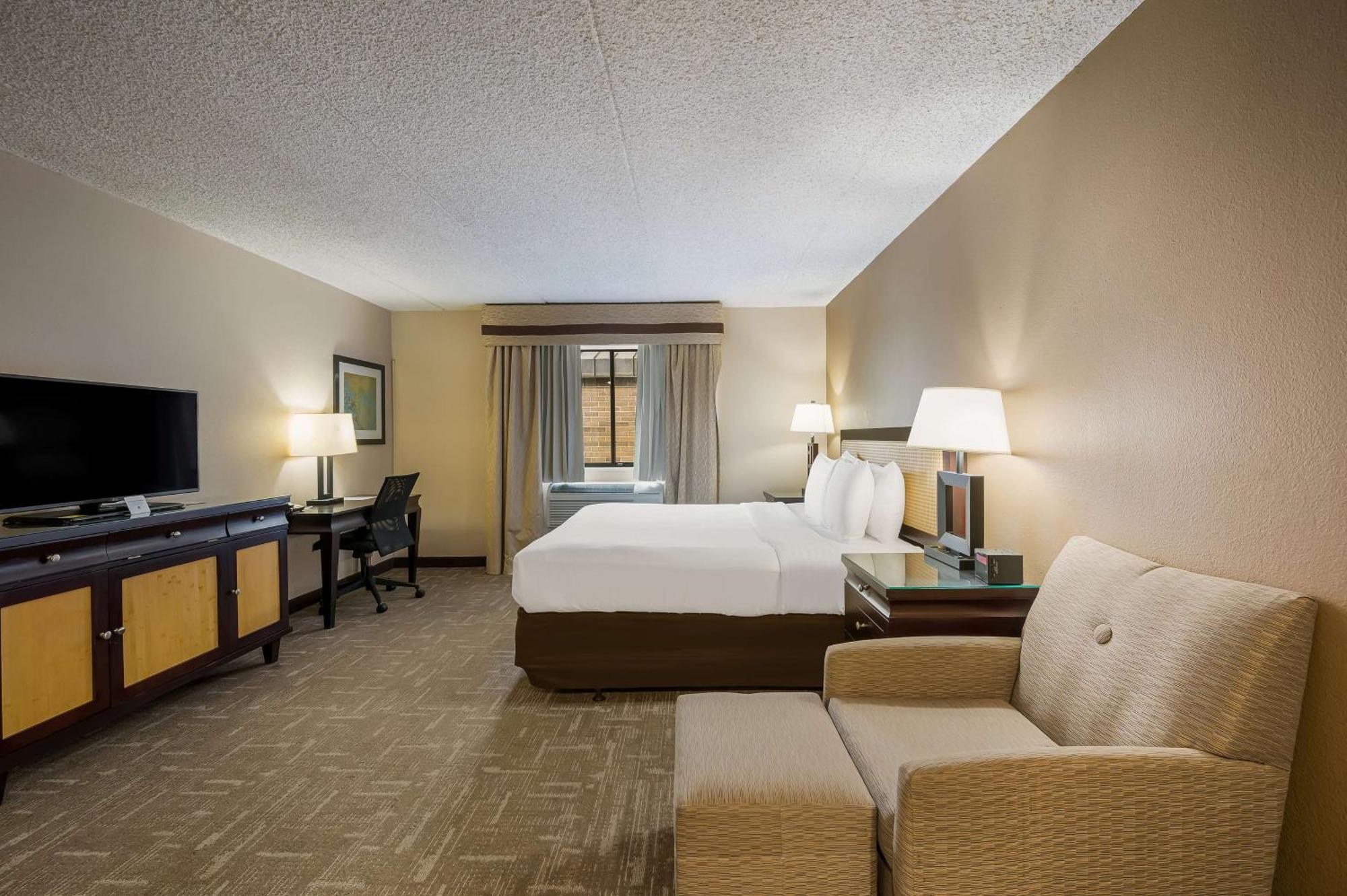 Best Western Detroit Ливония Екстериор снимка