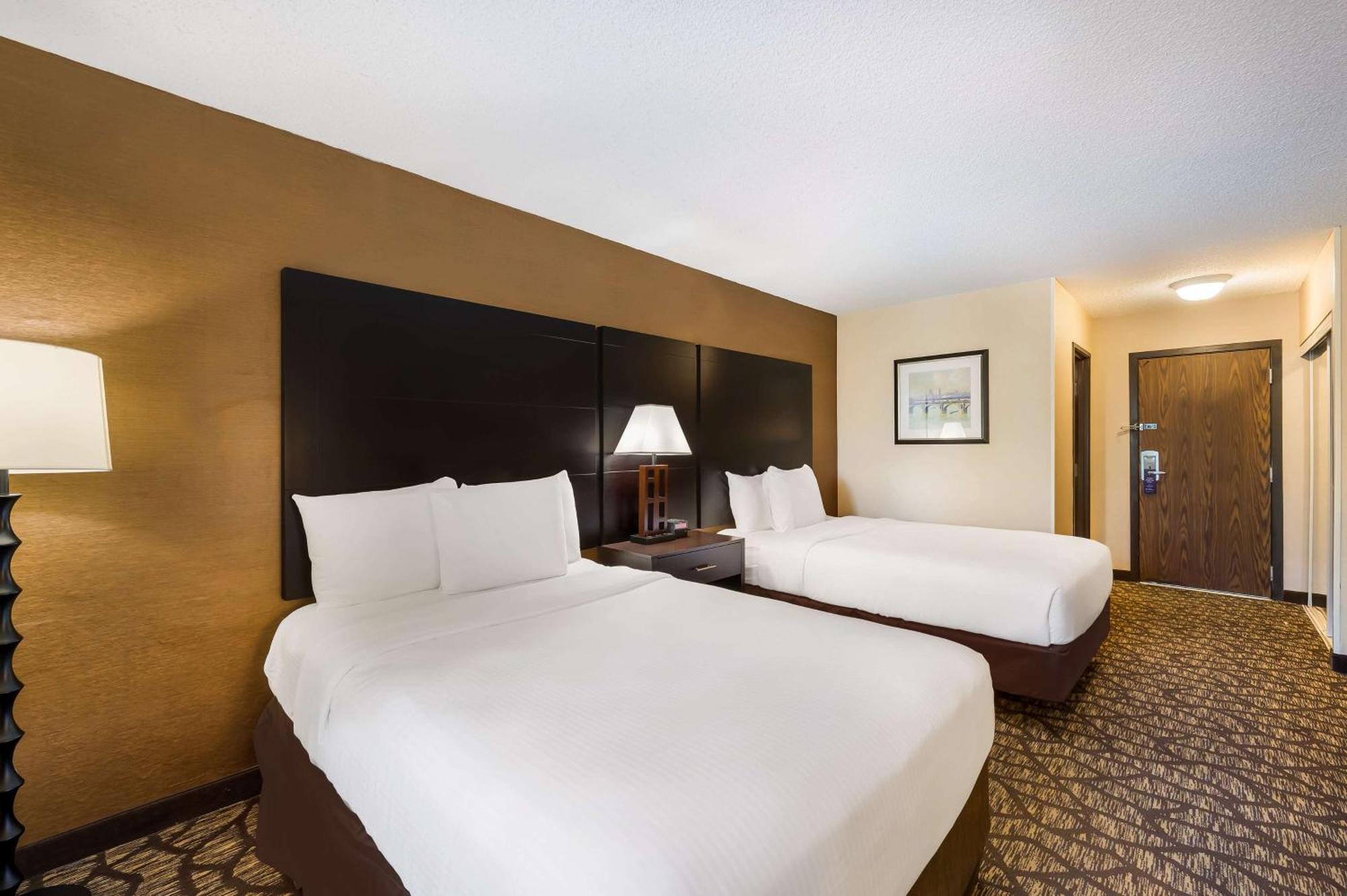 Best Western Detroit Ливония Екстериор снимка