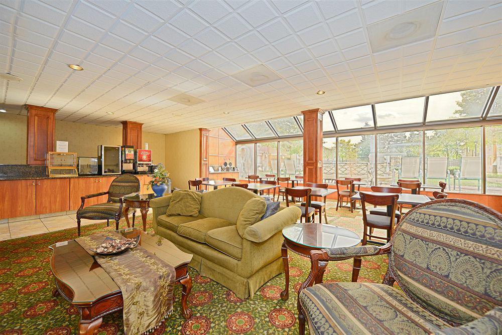 Best Western Detroit Ливония Ресторант снимка